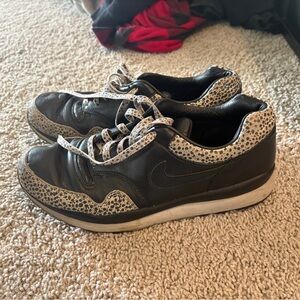 Nike Black and spotted Sneakers